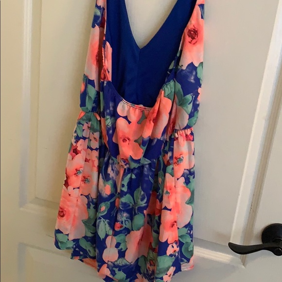 floral pattern romper - Picture 3 of 4